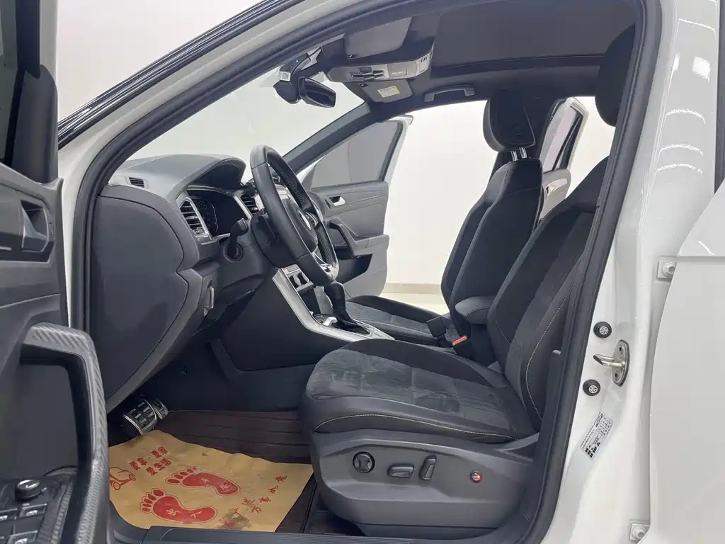 VOLKSWAGEN T ROC EXPLORING SONGS