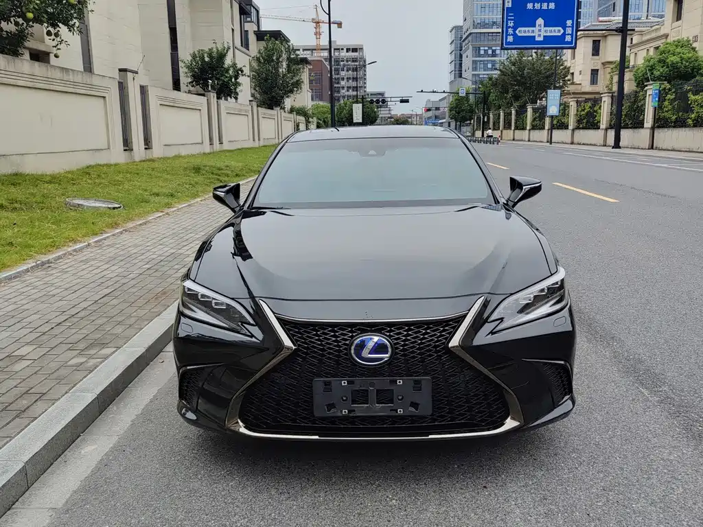 Lexus ES 2021 300h F SPORT