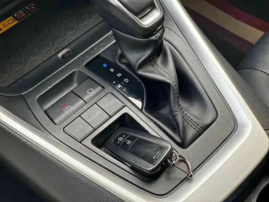 Toyota RAV4 — миниатюра 13