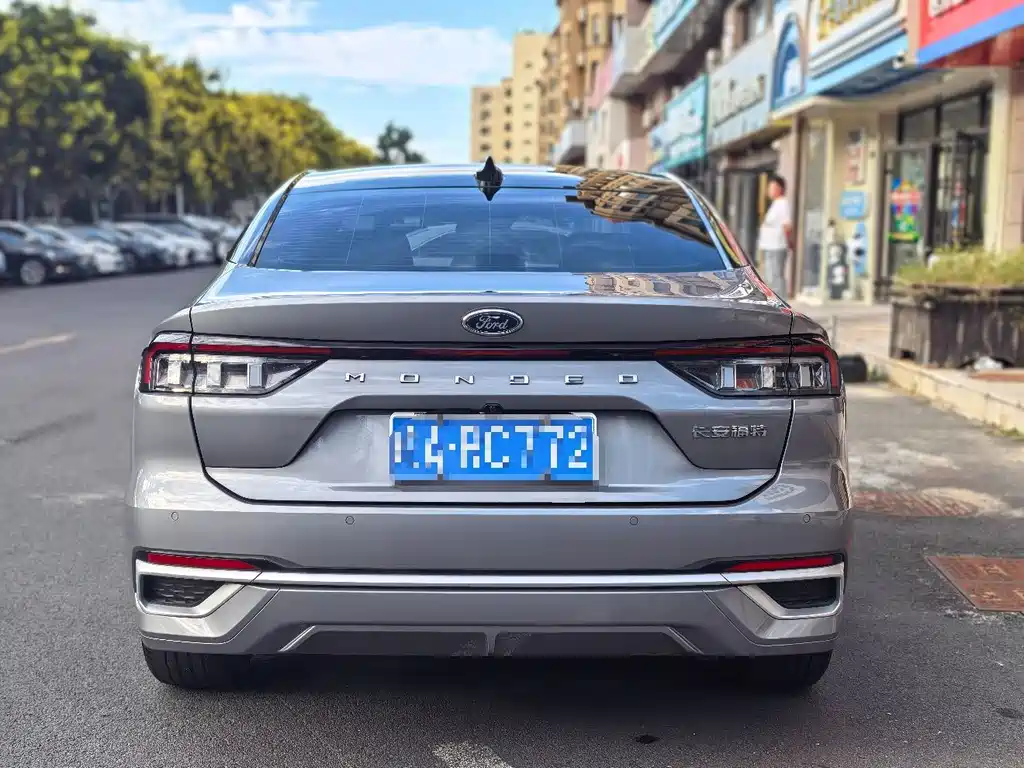 Ford Mondeo — миниатюра 9