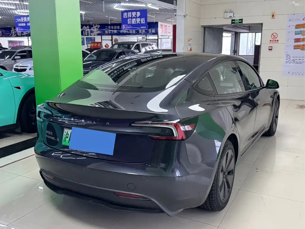 Tesla Model 3 — миниатюра 2