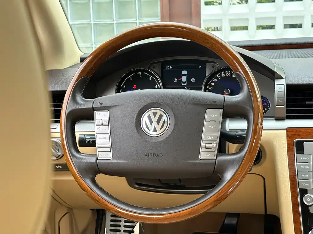 Volkswagen Phaeton — миниатюра 26