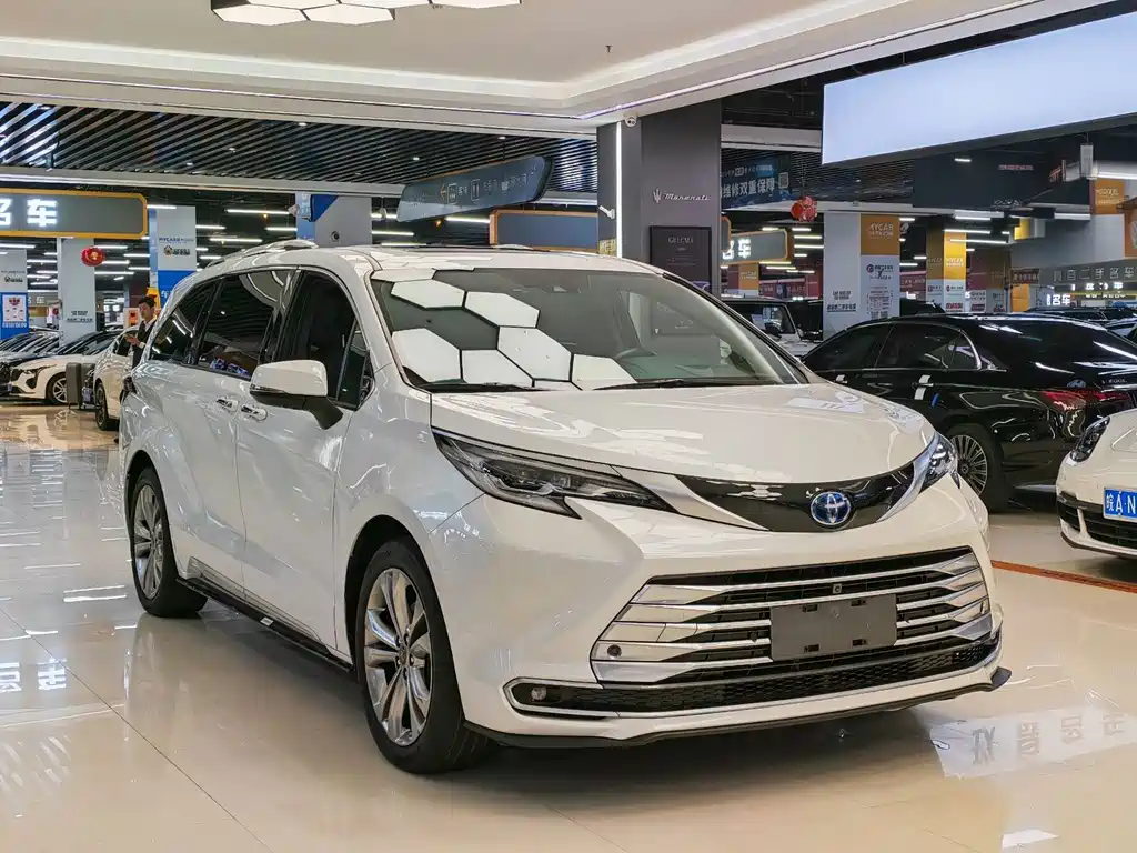 Toyota Sienna — миниатюра 3
