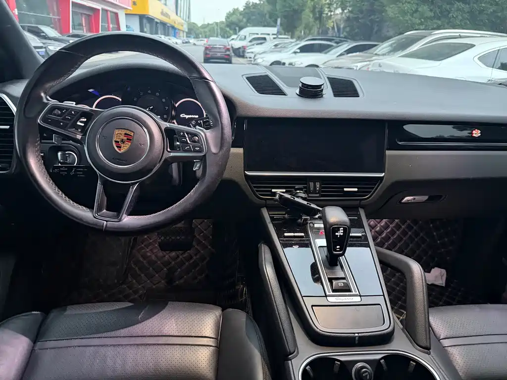 Porsche Cayenne — миниатюра 6