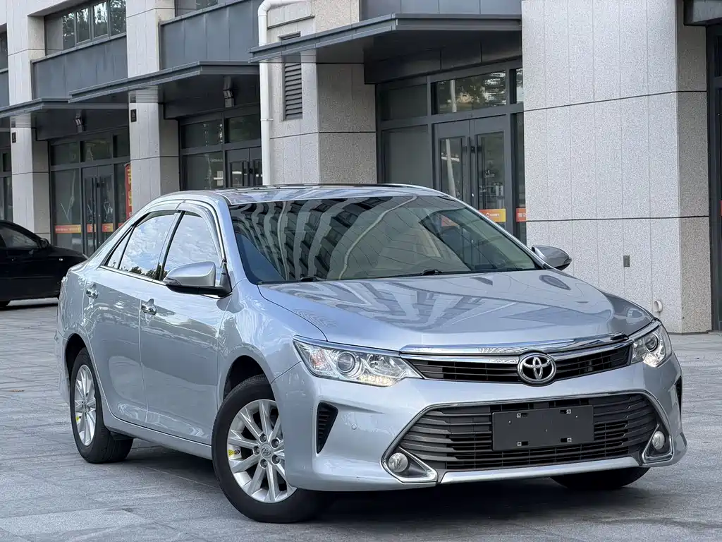 Toyota Camry — миниатюра 3