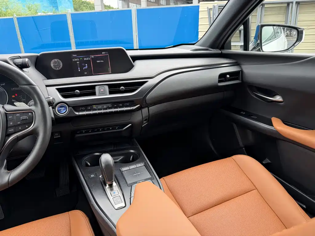 Lexus UX New Energy — миниатюра 8