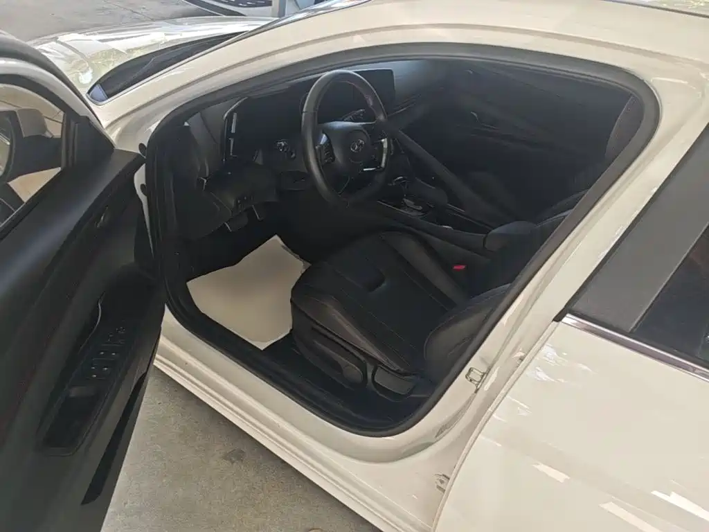 Hyundai Elantra — миниатюра 16
