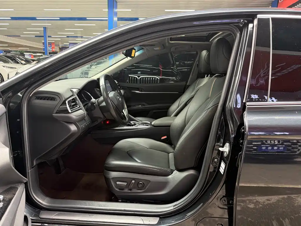 Toyota Camry — миниатюра 5