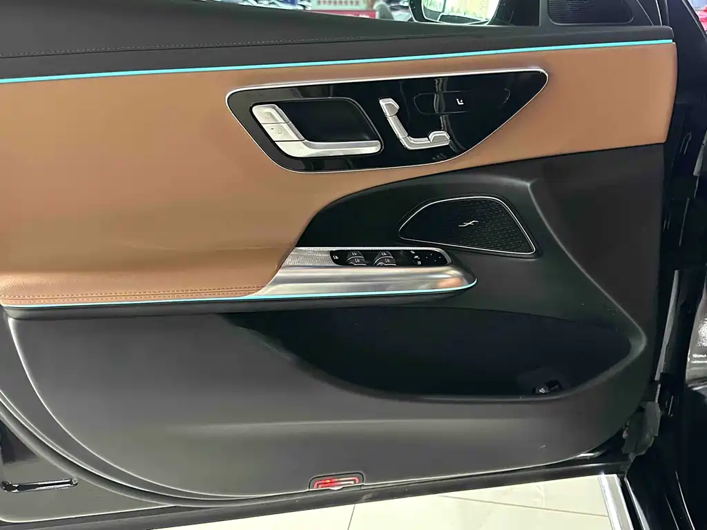 Mercedes-Benz E-Class — миниатюра 5