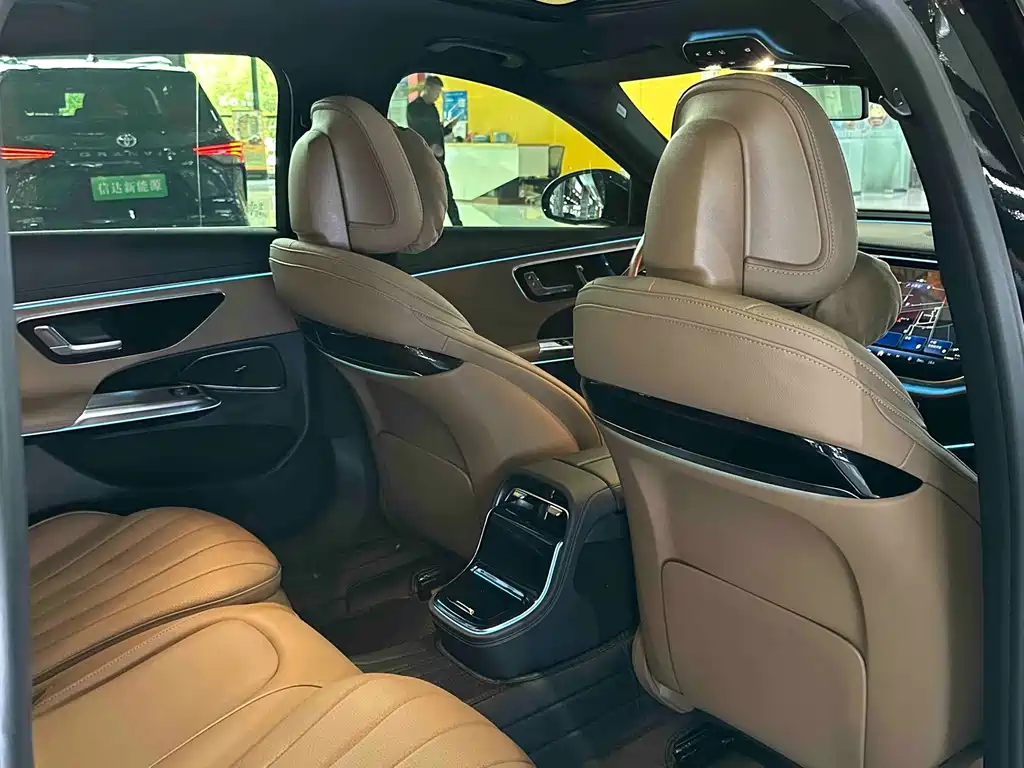 Mercedes-Benz E-Class — миниатюра 15