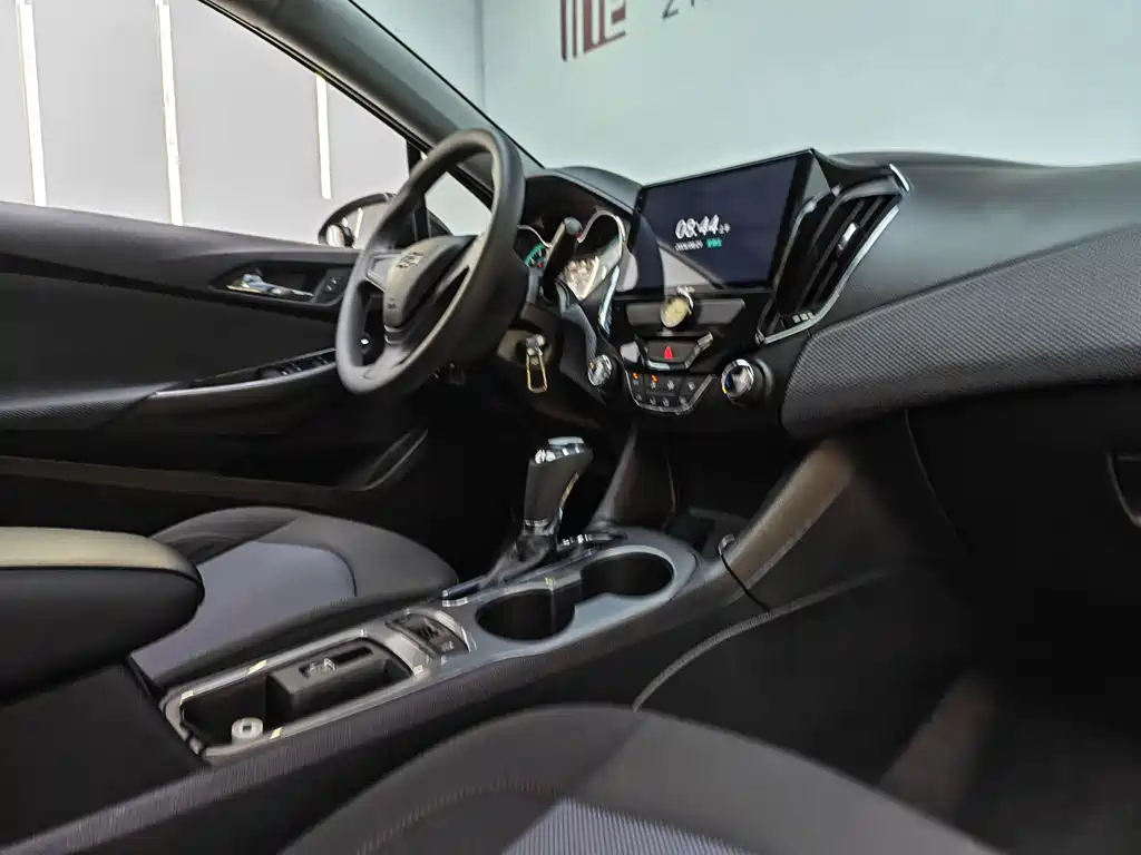 Chevrolet Cruze — миниатюра 12