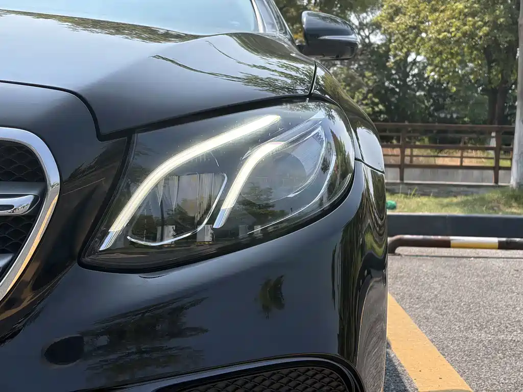 Mercedes-Benz E-Class — миниатюра 16