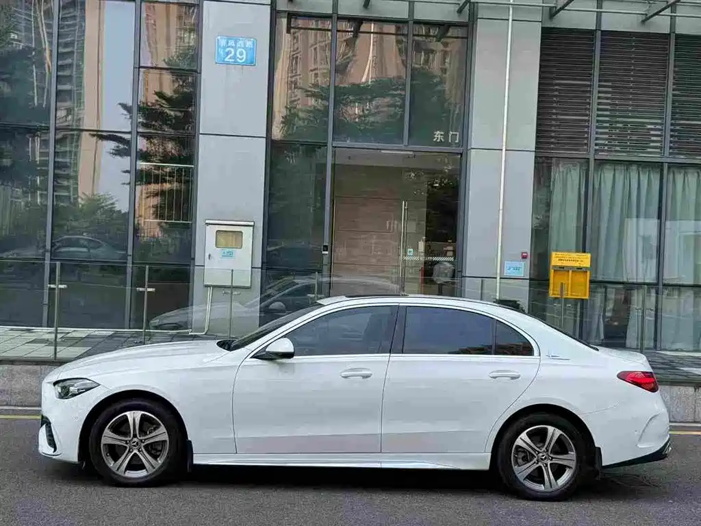 Mercedes-Benz C-Class — миниатюра 3