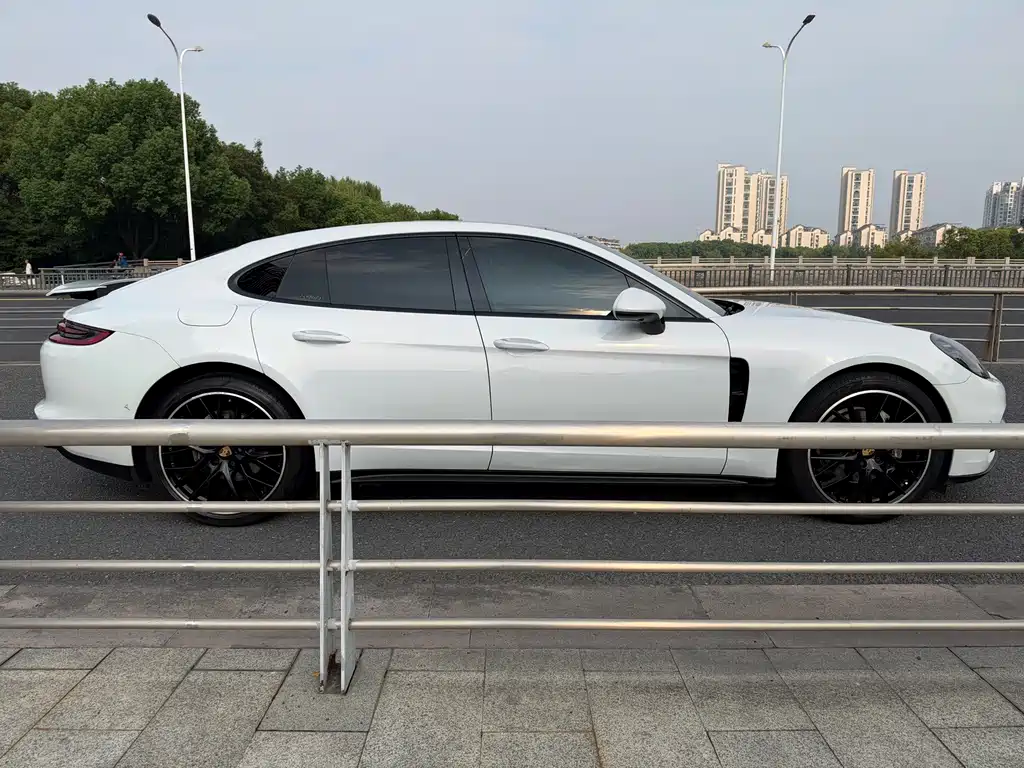 Porsche Panamera — миниатюра 17