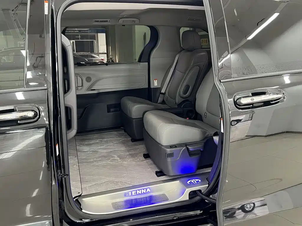 Toyota Granvia — миниатюра 11