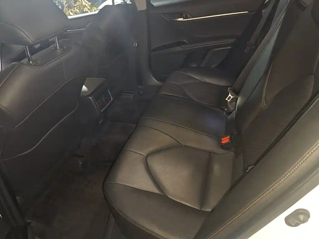 Toyota Camry — миниатюра 17