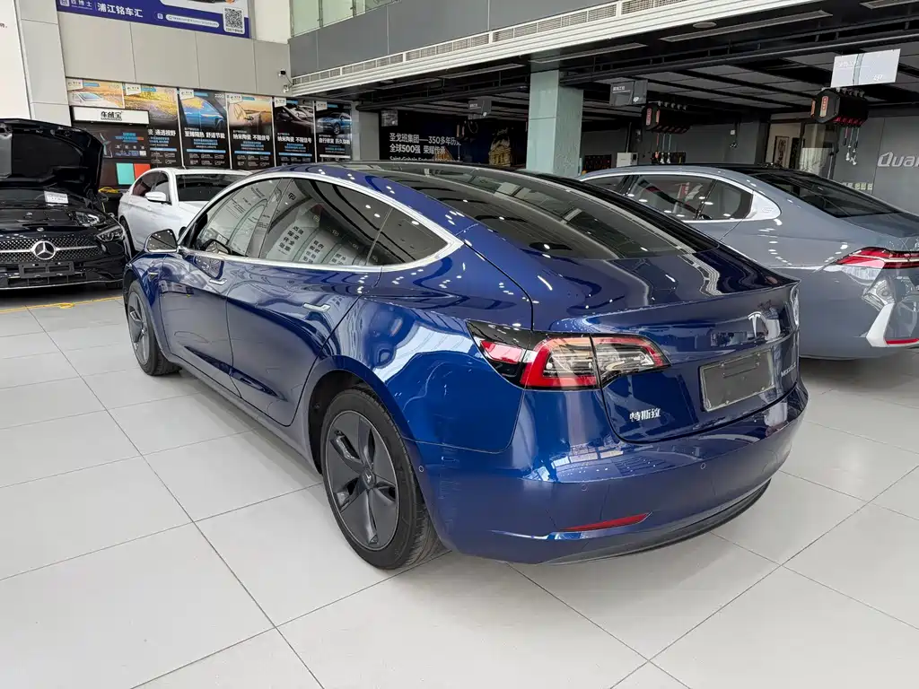 Tesla Model 3 — миниатюра 4