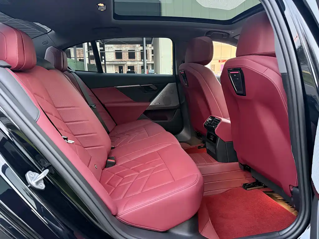 BMW 5 Series — миниатюра 10