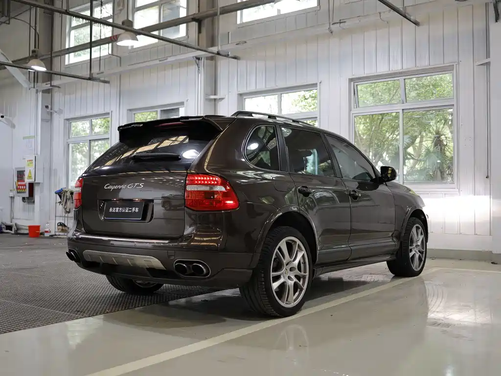 Porsche Cayenne — миниатюра 3