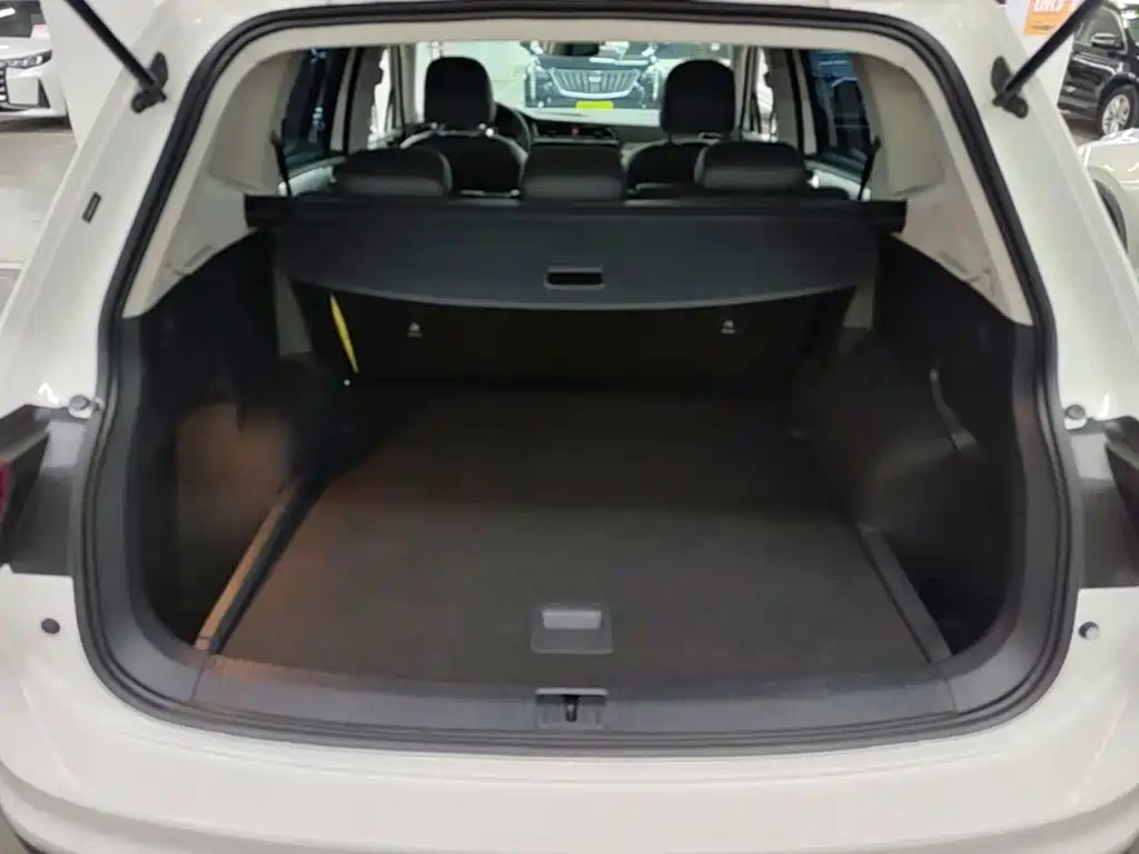 Volkswagen Tiguan L — миниатюра 19