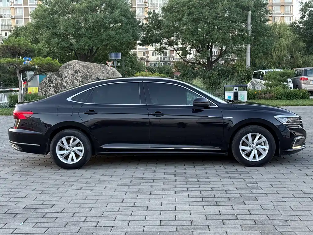 Volkswagen Passat PHEV — миниатюра 7