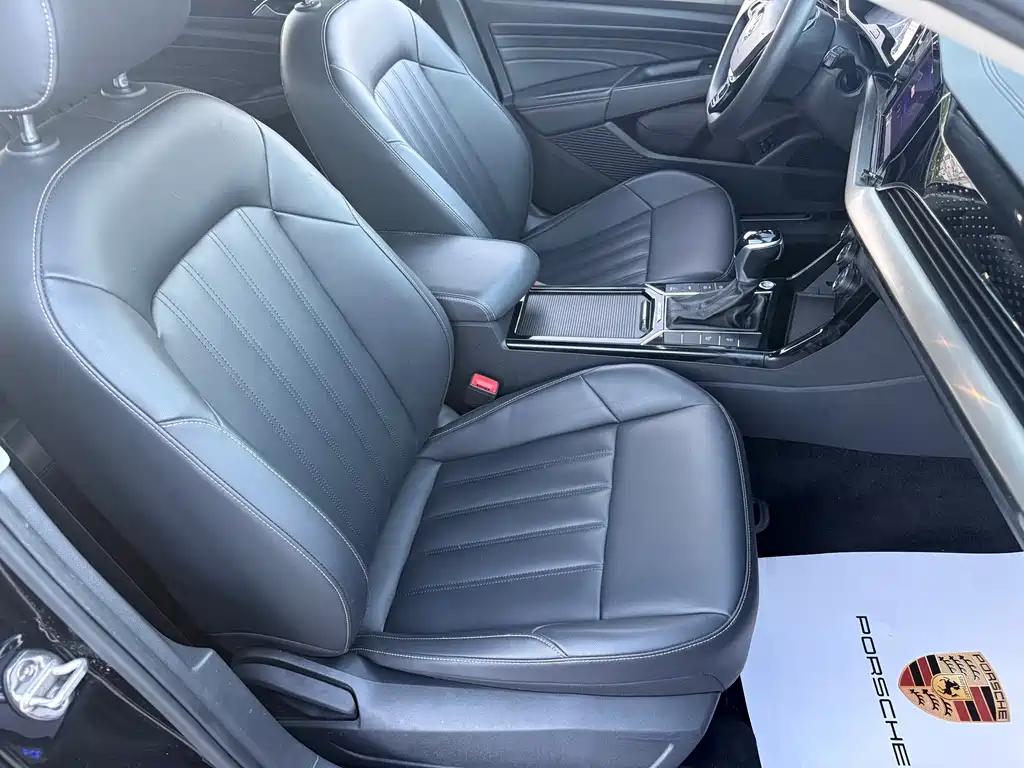 Volkswagen Passat PHEV — миниатюра 12