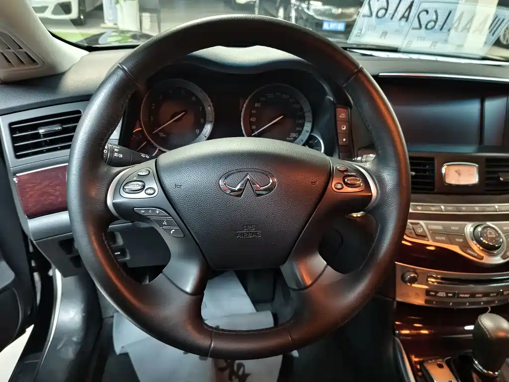 Infiniti Q70 — миниатюра 8