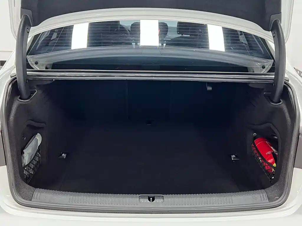 Audi A4L — миниатюра 13