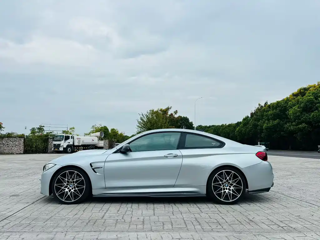 BMW M4 — миниатюра 3
