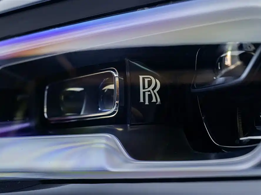 Rolls-Royce Cullinan 2018 мест