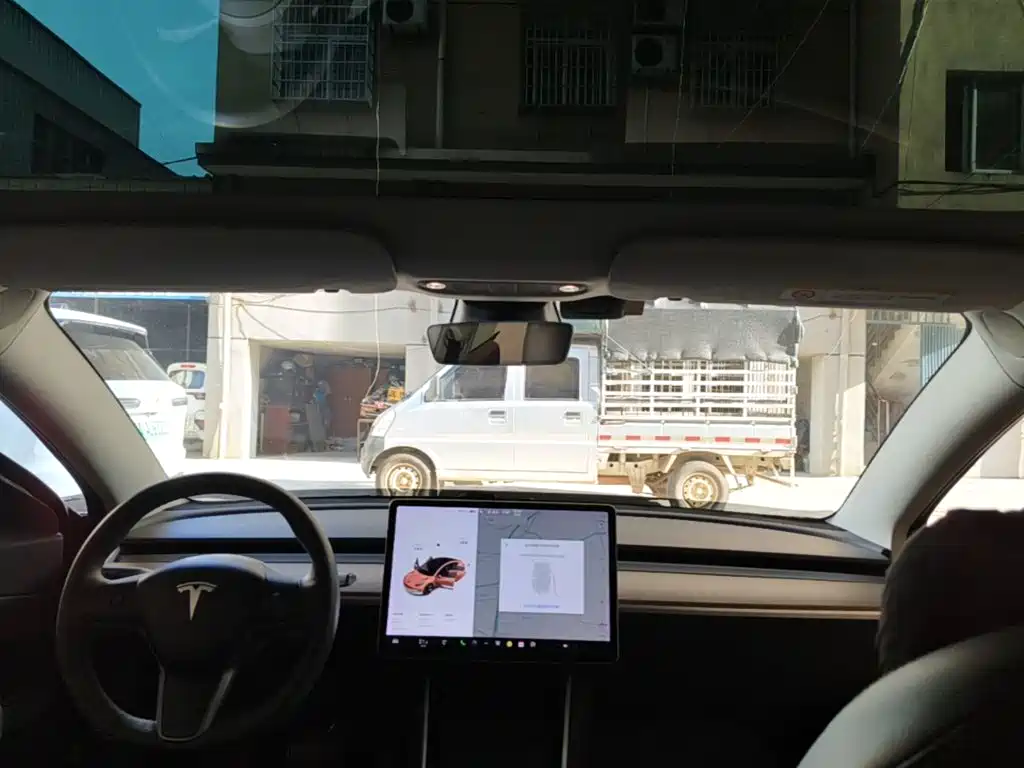 Tesla Model 3 — миниатюра 9