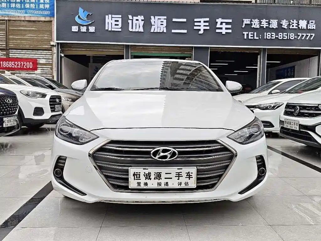 Hyundai Elantra - фото 3