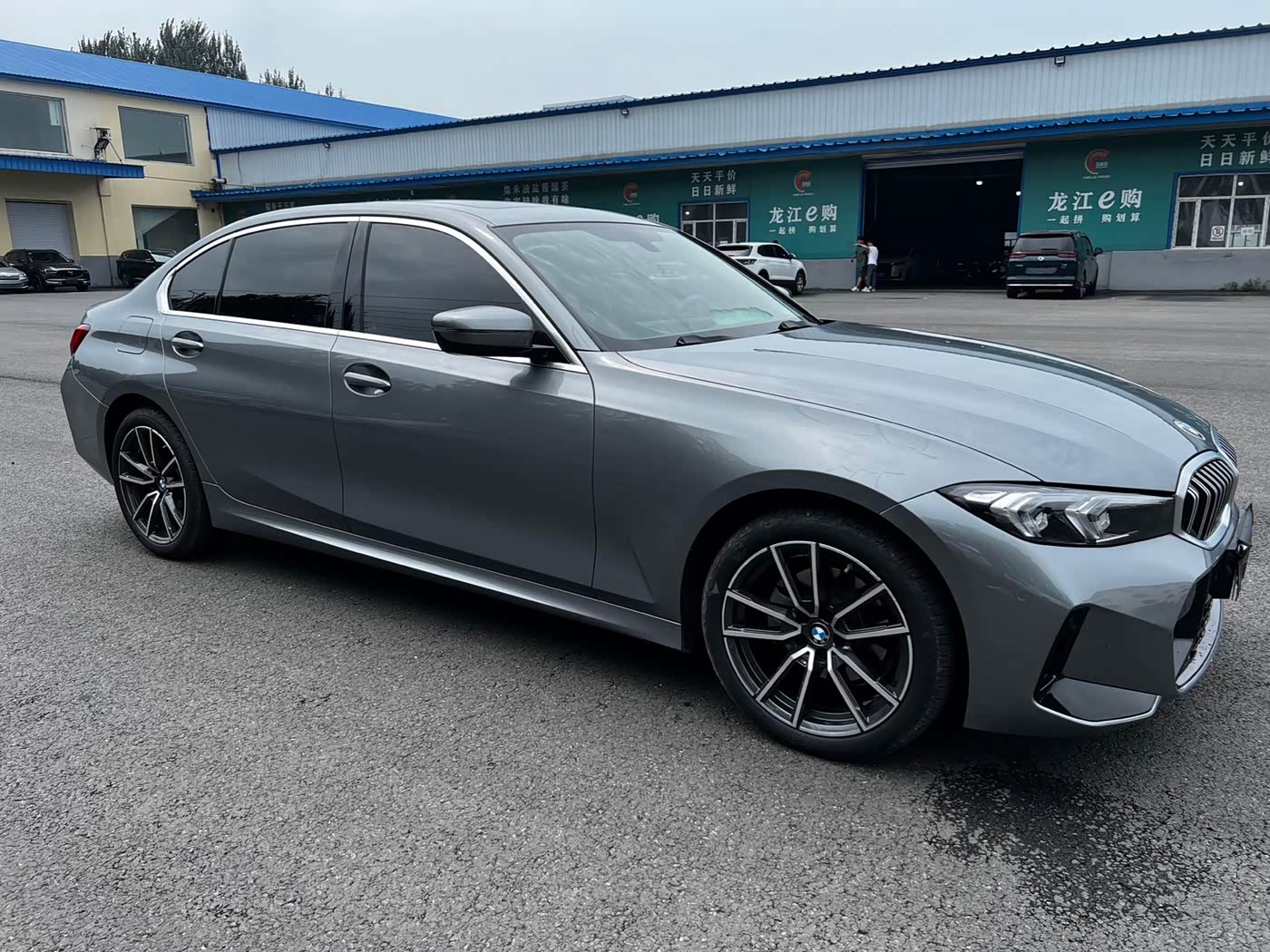 BMW 3 Series 2.0 л 2022 г. Серебристо-серый, пробег 10000 км