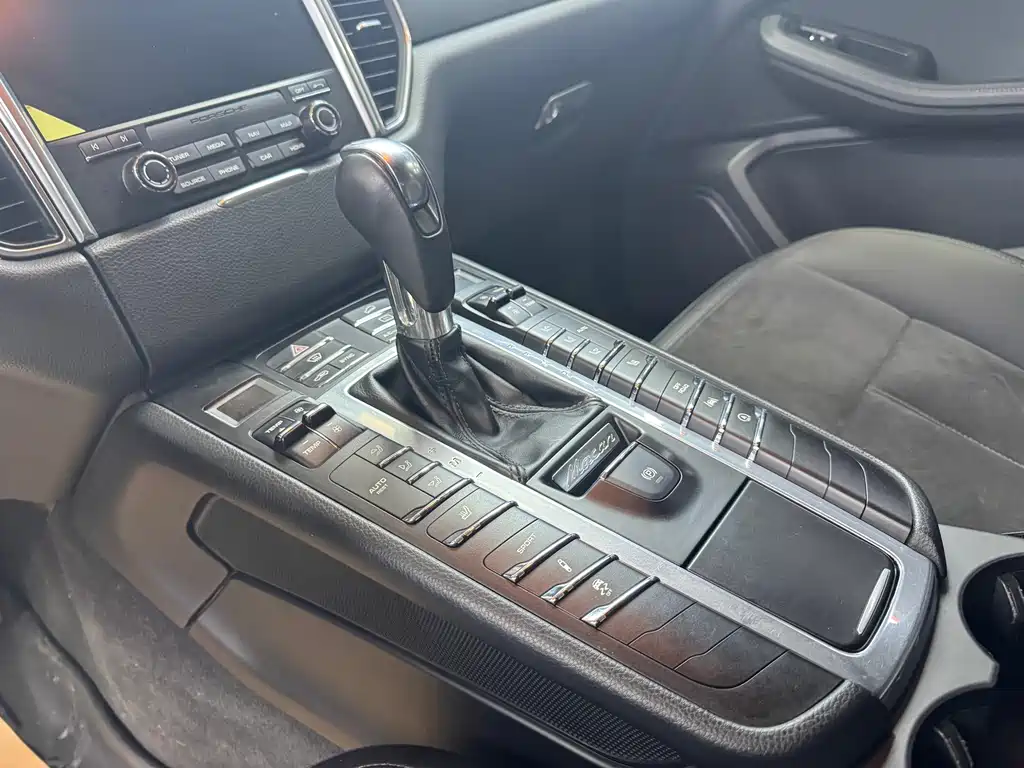 Porsche Macan — миниатюра 4
