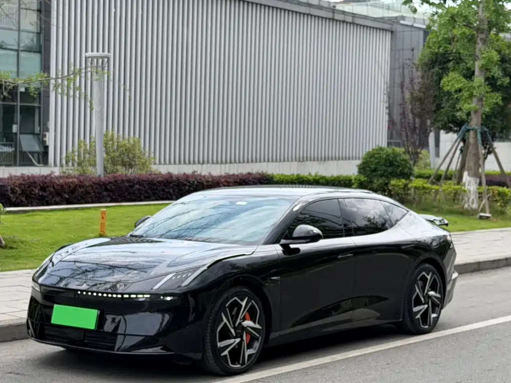 Lynk & Co Z10 2025