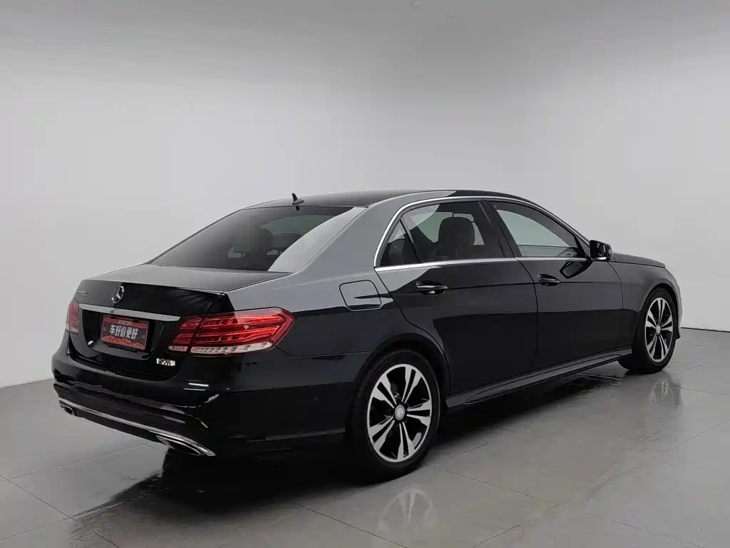 Mercedes-Benz E-Class — миниатюра 2