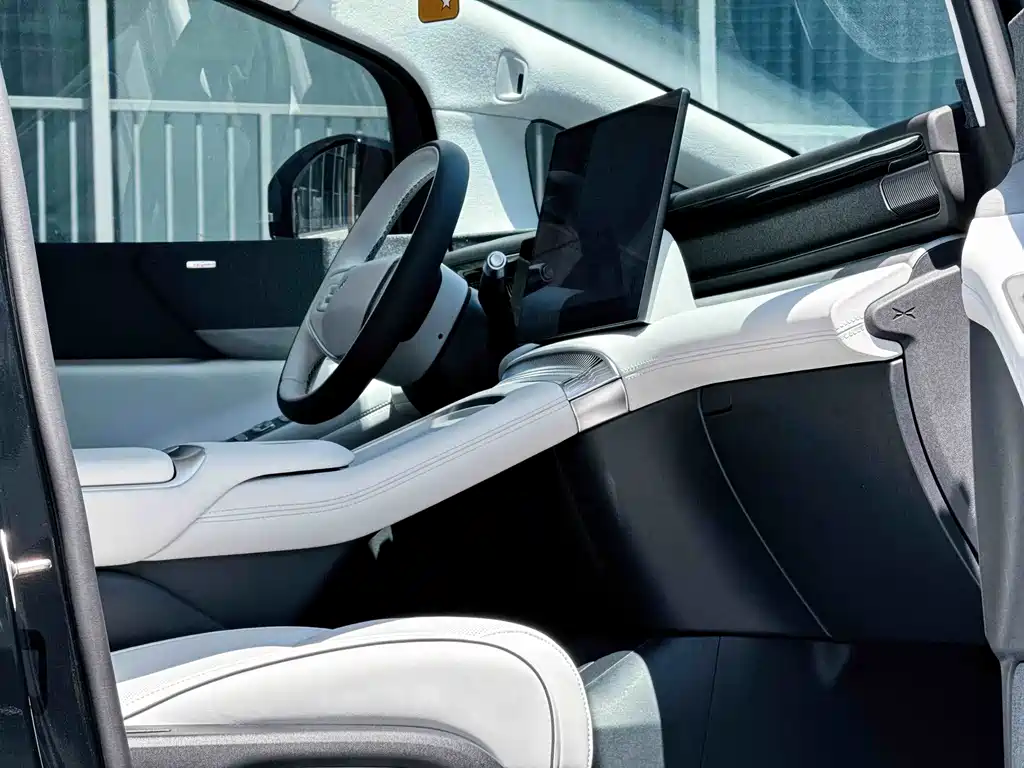 XPeng X9 — миниатюра 25