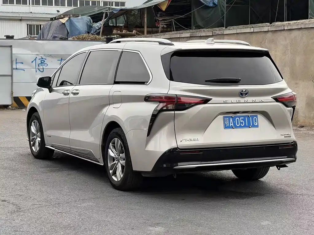 Toyota Sienna — миниатюра 18