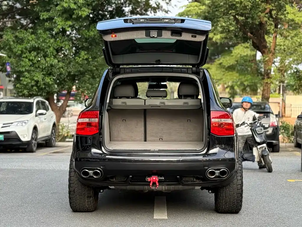 Porsche Cayenne — миниатюра 6