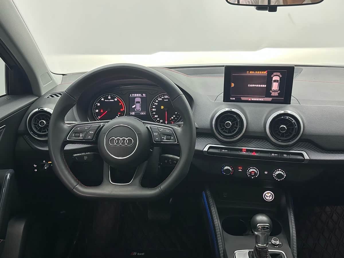 Audi Q2L 1.4 л 2023 г. Серебристо-серый, пробег 22000 км
