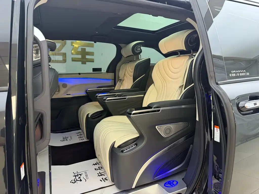 Toyota Granvia — миниатюра 18
