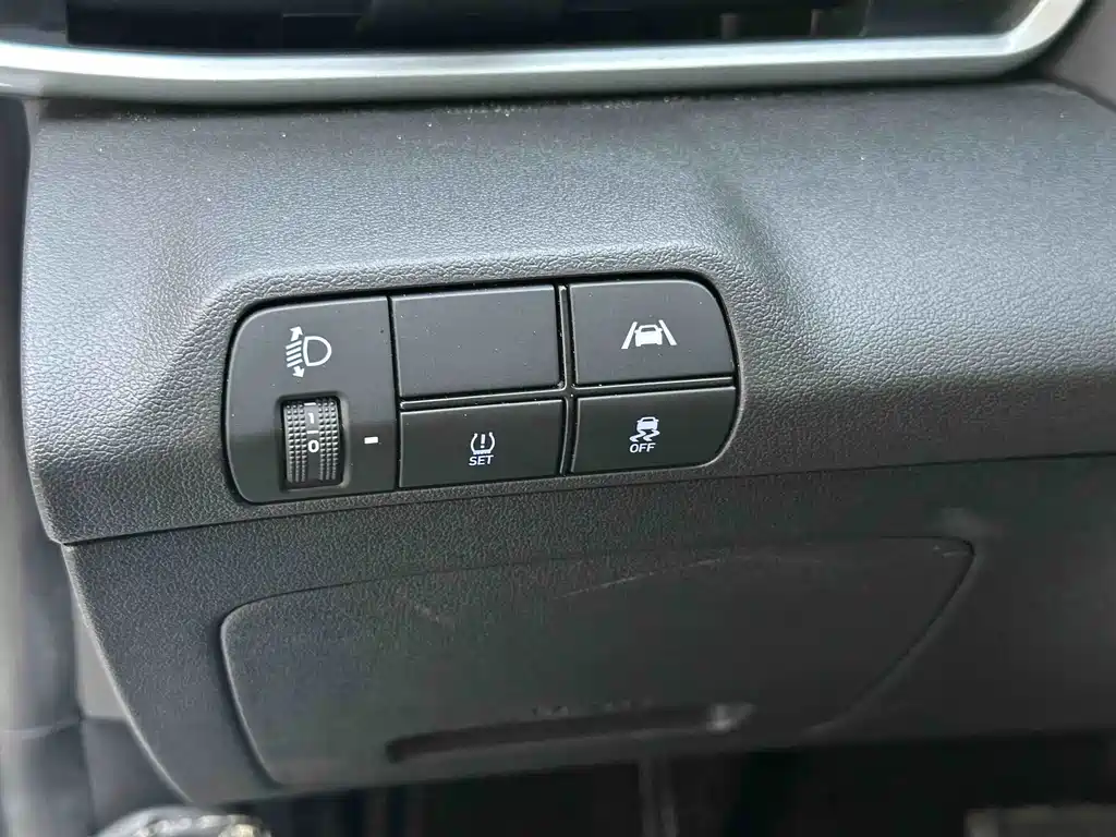 Hyundai Elantra — миниатюра 20