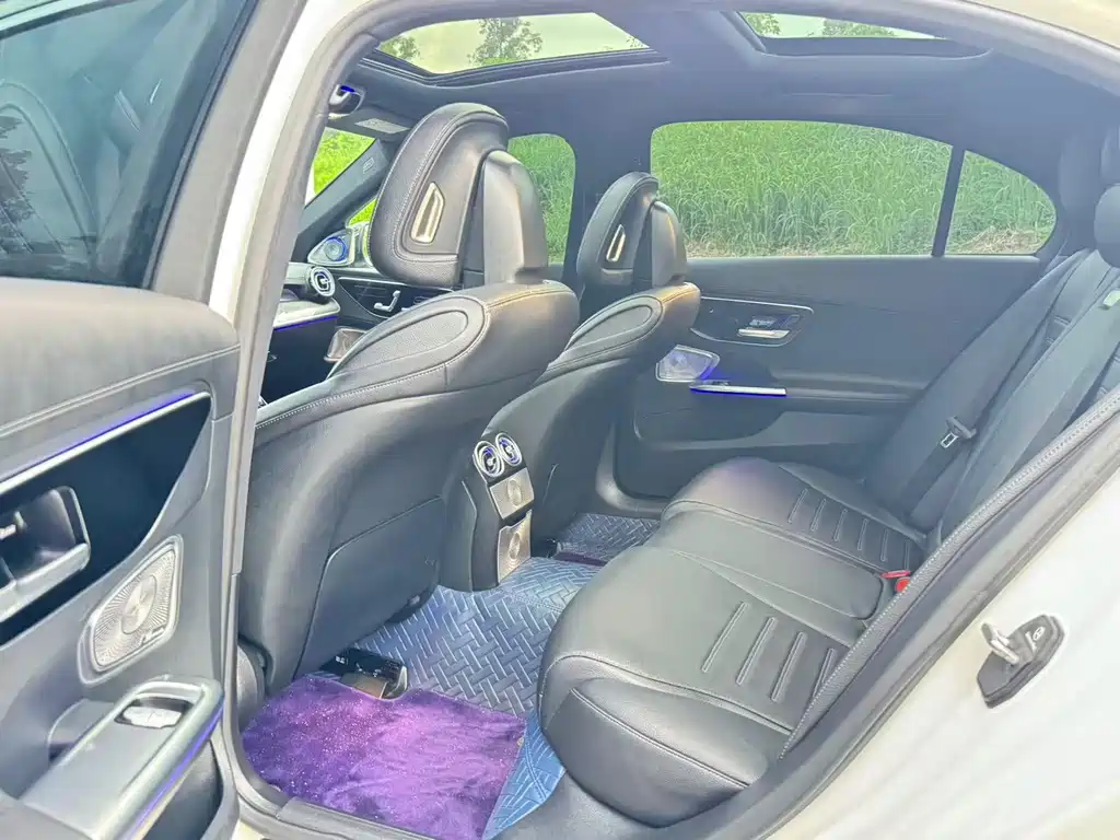Mercedes-Benz C-Class — миниатюра 13