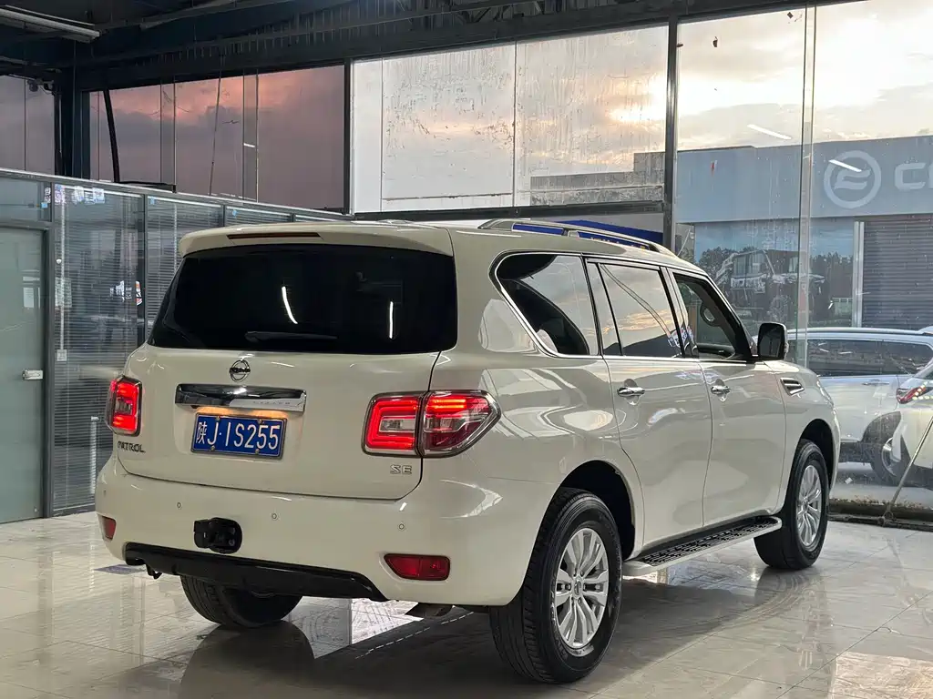 Nissan Patrol — миниатюра 18