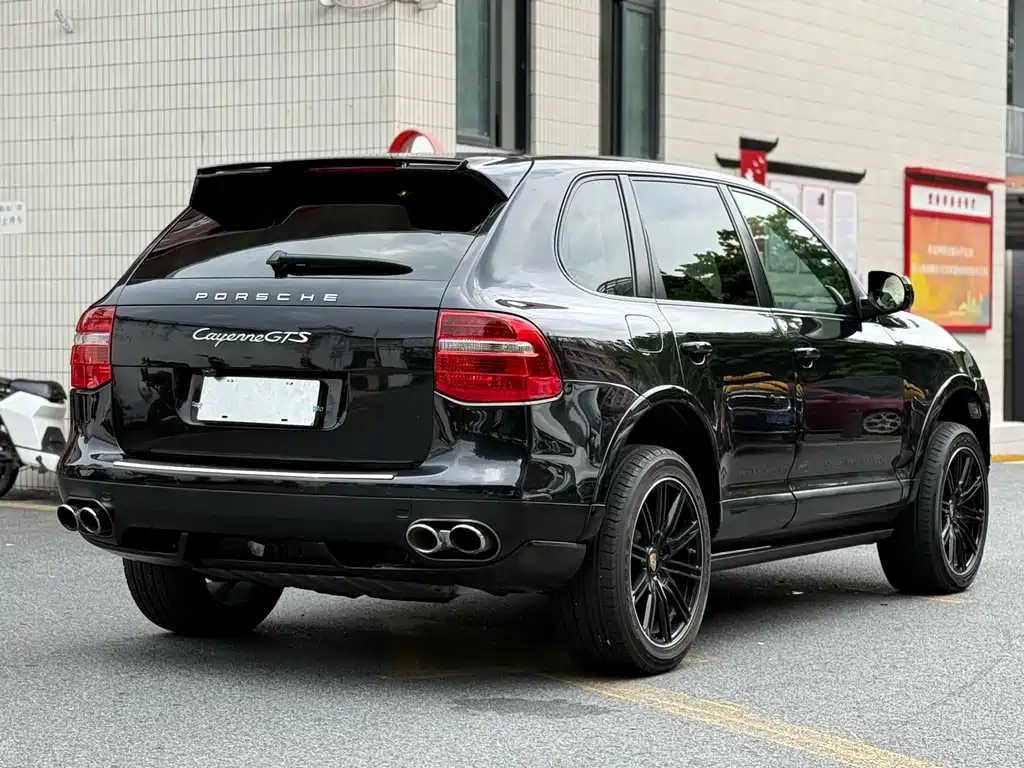 Porsche Cayenne — миниатюра 4