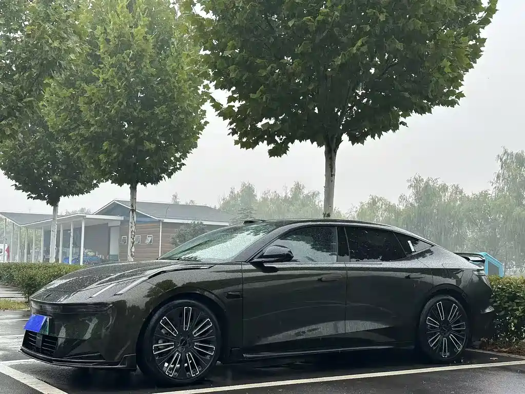 Lynk & Co 10