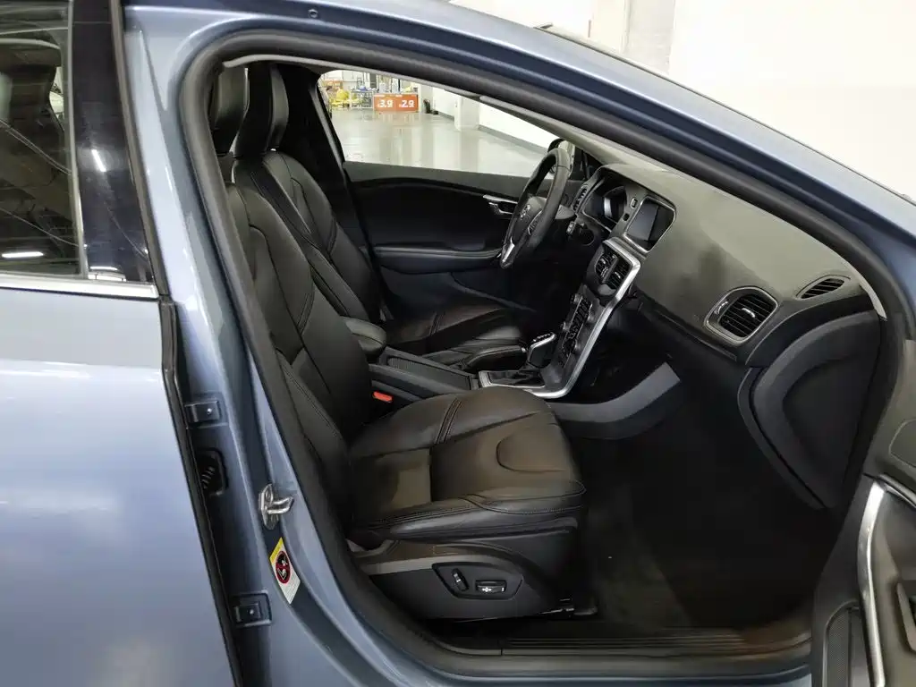 Volvo V40 — миниатюра 23