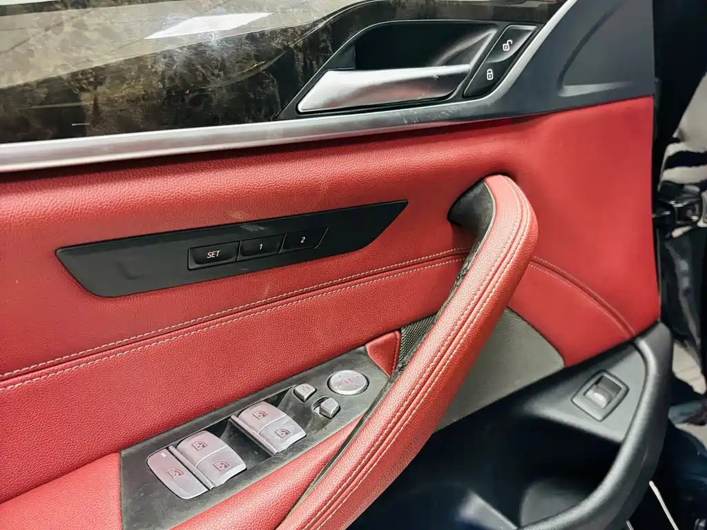 BMW 5 Series — миниатюра 13