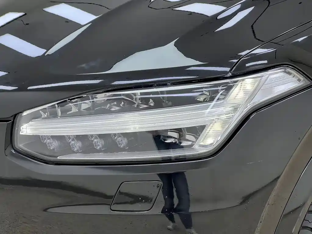 Volvo XC90 — миниатюра 8