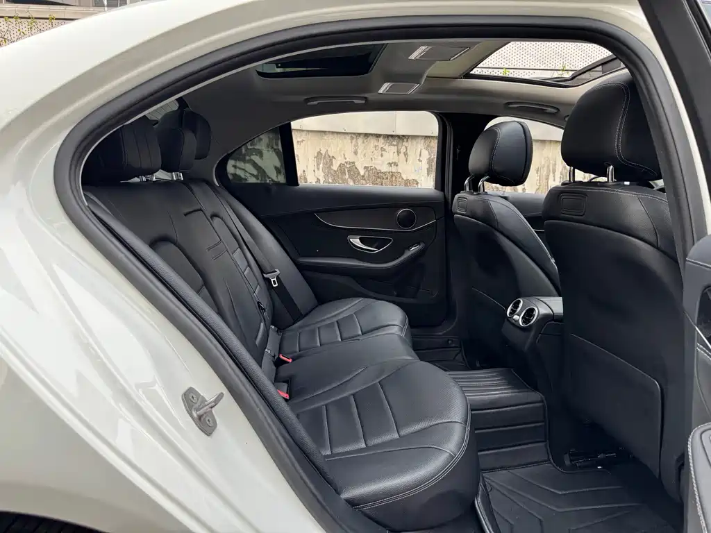 Mercedes-Benz C-Class — миниатюра 11